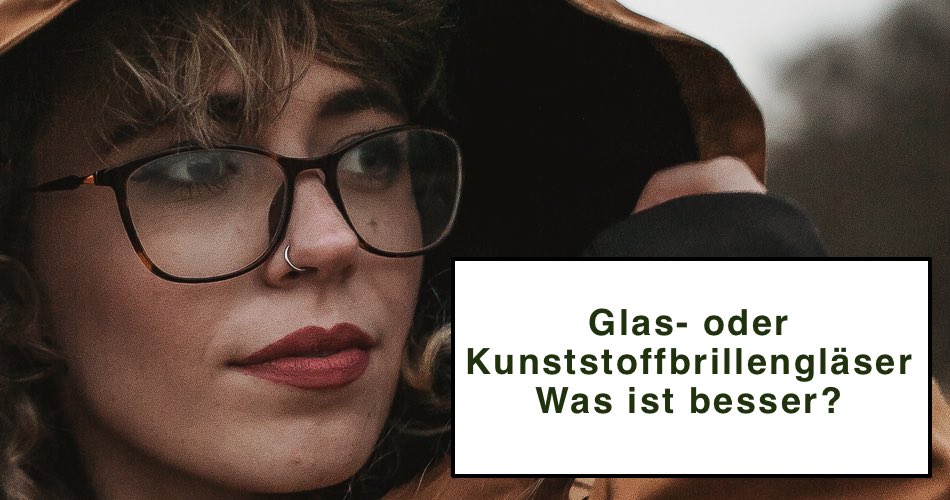 Das Bild zeigt eine Dame mit Brille und den Titel Glas- oder Kunststoffbrillengläser? Was ist besser?
