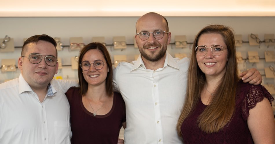 Das Bild zeigt das Team der Brillenmacher Wallstadt der Hörgeräteakustiker in Mannheim